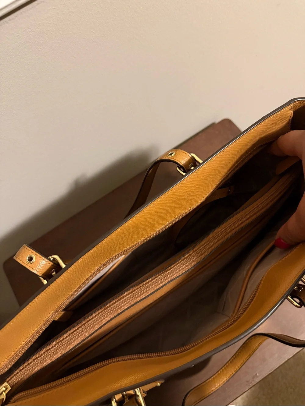 Michael Kors Voyager Medium Logo Tote Bag